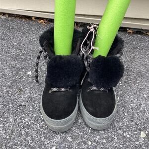 ~SUEDE COLD WEATHER snow boot size 39/9 new